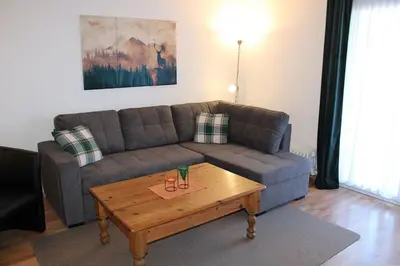 Ein Sitzbereich in der Unterkunft Ferienhaus Nr 92 Kategorie Komfort, Feriendorf Hochbergle, Allgäu