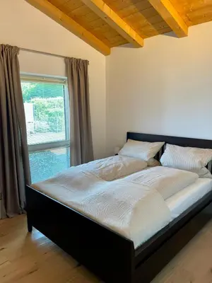 Ein Bett oder Betten in einem Zimmer der Unterkunft Ferienwohnung Vroni