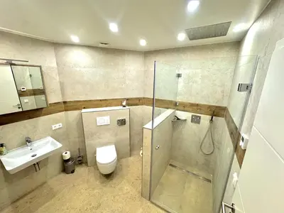 Ein Badezimmer in der Unterkunft AVINORA Modernes Apartment mit Balkon zwischen Chiemsee und Kampenwand