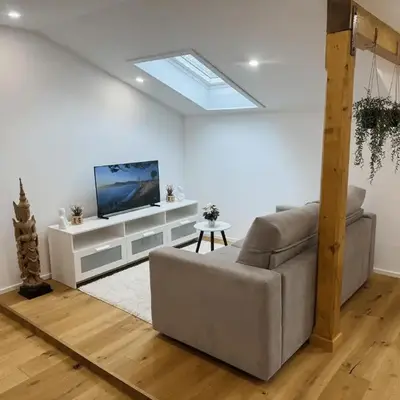 AVINORA Modernes Apartment mit Balkon zwischen Chiemsee und Kampenwand