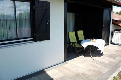 Ein Patio oder anderer Außenbereich in der Unterkunft Ferienhaus Nr 114, Kategorie Komfort, Feriendorf Hochbergle, Allgäu
