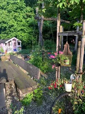 Ein Garten an der Unterkunft Ferienwohnung Schatzkisterl