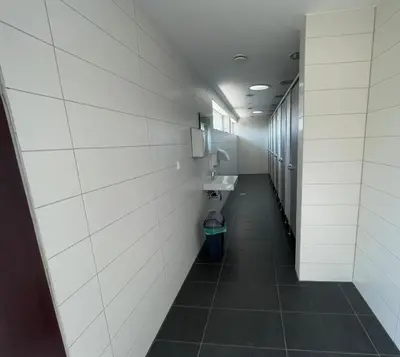 Ein Badezimmer in der Unterkunft Wohnwagen mit Vorzelt auf einem Campingplatz