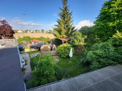 Ein Garten an der Unterkunft Apartment West