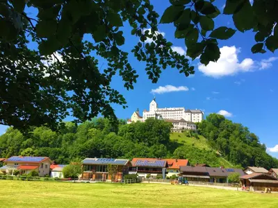 Ein Garten an der Unterkunft Gästehaus Kiesmüller