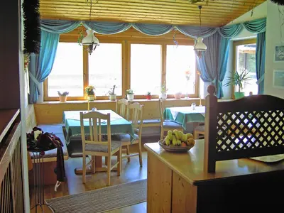 Ein Sitzbereich in der Unterkunft Gästehaus Kiesmüller
