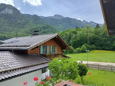 Ein allgemeiner Bergblick oder ein Berglick von der Pension aus