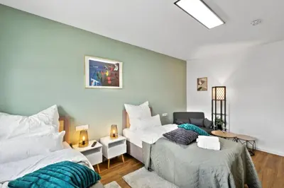 Ein Bett oder Betten in einem Zimmer der Unterkunft Harmonie Homes - Built in 2025 - High-Quality Beds & Linen - Full Kitchen - Fiber WiFi - 4K Smart TV - 2 Balconies - Elevator - Free Private Parking - Near Augsburg - 20 Min via Autobahn to Munich-West