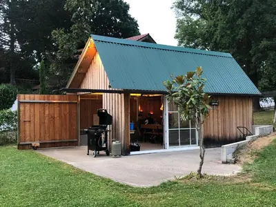 Ein Garten an der Unterkunft Haus Seefried Buch am Ammersee