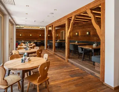 Ein Restaurant oder anderes Speiselokal in der Unterkunft Gasthof zur Post
