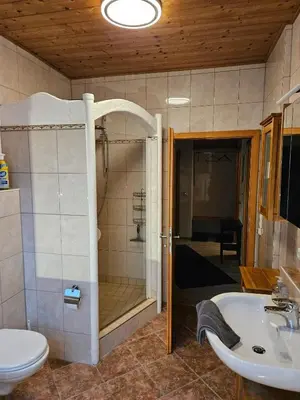 Ein Badezimmer in der Unterkunft Ferienwohnungen März