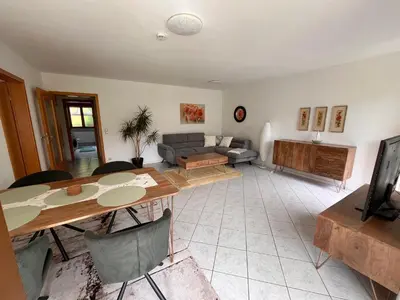 Ein Sitzbereich in der Unterkunft ruhige, zentrale Gartenwohnung mit Tiefgarage