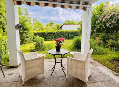 Ein Garten an der Unterkunft ruhige, zentrale Gartenwohnung mit Tiefgarage