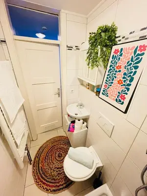 Ein Badezimmer in der Unterkunft TOP 2 ROOM APPARTEMENT l CITY CENTER l 24H SELF CHECK IN l 2 SMART TV l REGENDUSCHE l FREE PARKING