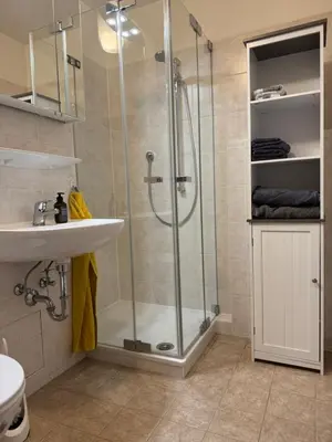 Ein Badezimmer in der Unterkunft Schönes ruhiges Privatzimmer
