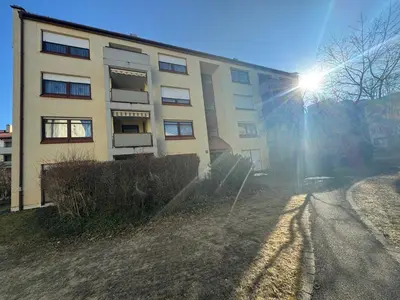Das Gebäude in dem sich das Privatzimmer befindet