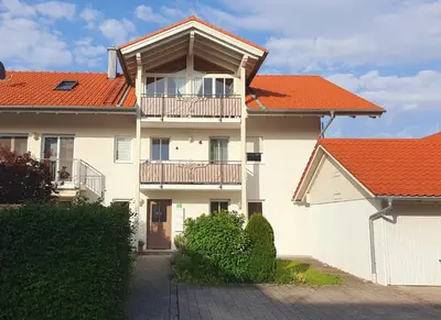 Das Gebäude in dem sich die Ferienwohnung befindet