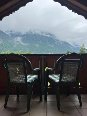Ein allgemeiner Bergblick oder ein Berglick von der Ferienwohnung aus