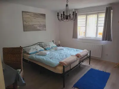 Ein Bett oder Betten in einem Zimmer der Unterkunft Ferienwohnung Dießen Bierdorf - Holzacker