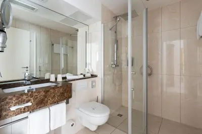Ein Badezimmer in der Unterkunft AdvaStay by KING's