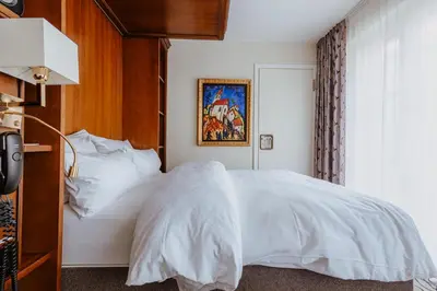 Ein Bett oder Betten in einem Zimmer der Unterkunft AdvaStay by KING's