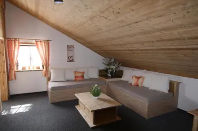 Ein Sitzbereich in der Unterkunft Hotel Seidl