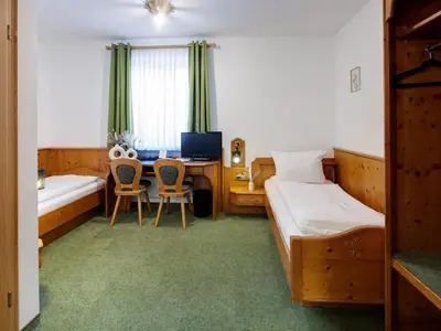 Ein Bett oder Betten in einem Zimmer der Unterkunft Gasthaus & Hotel 