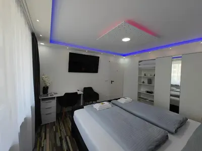 TV/Unterhaltungsangebot in der Unterkunft Modern Apartments Neuburg UU - NEU - 2 Zimmer, Komfort, Top Ausgestattet, Smart TV, Wi-Fi