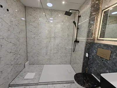 Ein Badezimmer in der Unterkunft Modern Apartments Neuburg UU - NEU - 2 Zimmer, Komfort, Top Ausgestattet, Smart TV, Wi-Fi