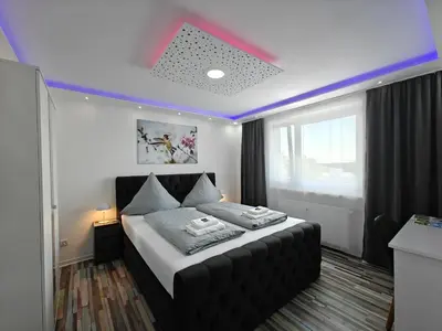 Ein Bett oder Betten in einem Zimmer der Unterkunft Modern Apartments Neuburg US - NEU - 2 Zimmer, Komfort, Top Ausgestattet, Smart TV, Wi-Fi