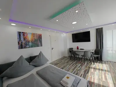 TV/Unterhaltungsangebot in der Unterkunft Modern Apartments Neuburg US - NEU - 2 Zimmer, Komfort, Top Ausgestattet, Smart TV, Wi-Fi