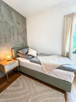 Ein Bett oder Betten in einem Zimmer der Unterkunft Deluxe-Wohnung in Wasserburg Bahnhof - 94m2 - Smart TV - Terrasse - NEU