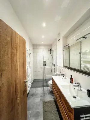 Ein Badezimmer in der Unterkunft Deluxe-Wohnung in Wasserburg Bahnhof - 94m2 - Smart TV - Terrasse - NEU