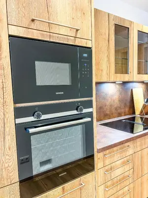 Küche/Küchenzeile in der Unterkunft Deluxe-Wohnung in Wasserburg Bahnhof - 94m2 - Smart TV - Terrasse - NEU