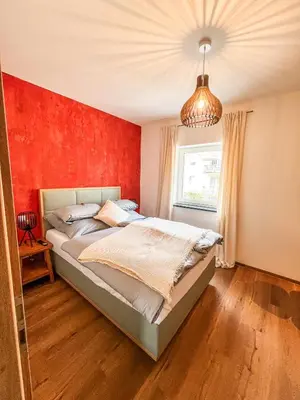 Ein Bett oder Betten in einem Zimmer der Unterkunft Deluxe-Wohnung in Wasserburg Bahnhof - 94m2 - Smart TV - Terrasse - NEU
