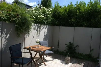 Ein Garten an der Unterkunft RuheTraum 80 - Design-Apartment