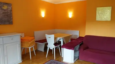 Ein Sitzbereich in der Unterkunft Künstlerhaus im Grünen