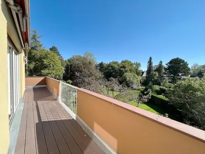 Ein Balkon oder eine Terrasse in der Unterkunft Tolle, geräumige Wohnung in ausgezeichneter Lage