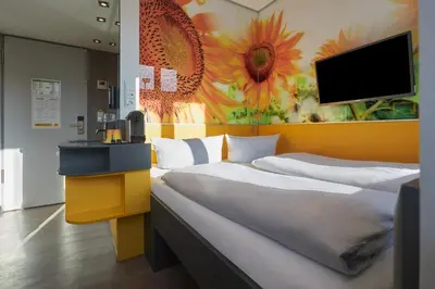 Ein Bett oder Betten in einem Zimmer der Unterkunft Buddy Hotel