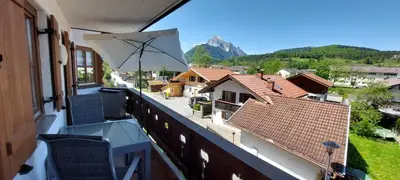 Ein allgemeiner Bergblick oder ein Berglick von der Ferienwohnung aus