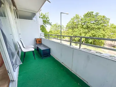 Ein Balkon oder eine Terrasse in der Unterkunft Ruhiges Apartment, Balkon, U-Bahn