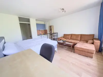 Ein Sitzbereich in der Unterkunft Ruhiges Apartment, Balkon, U-Bahn