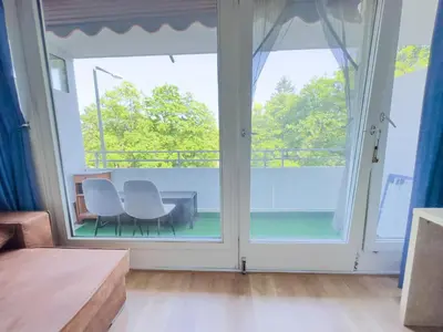 Ein Balkon oder eine Terrasse in der Unterkunft Ruhiges Apartment, Balkon, U-Bahn