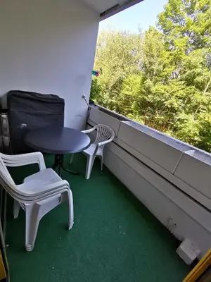 Ein Balkon oder eine Terrasse in der Unterkunft 1-Zi Apartment Nähe U-Bahn U-3, Balkon, Garage