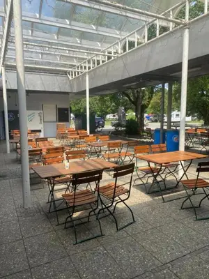 Ein Restaurant oder anderes Speiselokal in der Unterkunft Løst Souls Oktoberfest Campsite basic package