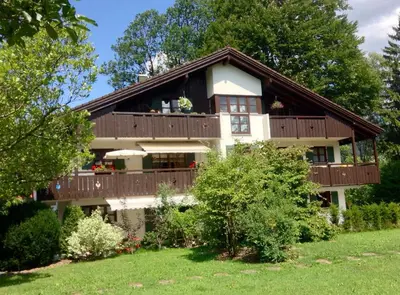 Ein Garten an der Unterkunft Am Park