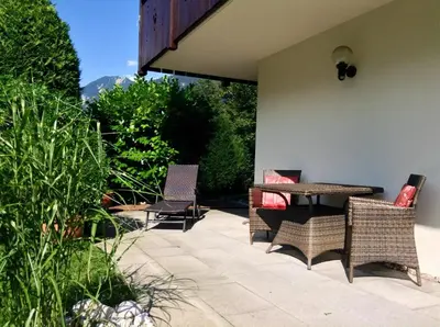 Ein Garten an der Unterkunft Am Park