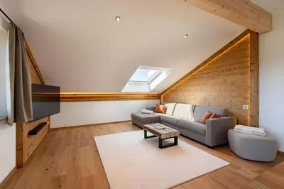 Ein Sitzbereich in der Unterkunft Knoglerhof am Rinser See