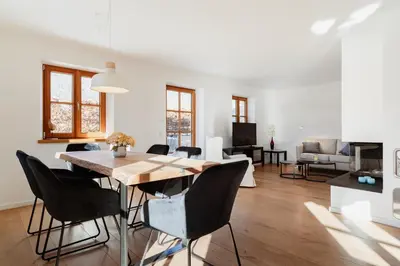Ein Sitzbereich in der Unterkunft Chalet Kreuth I - Private Alpine Cahlet next to Tegernsee for Family & Friends - including Sauna & free parking