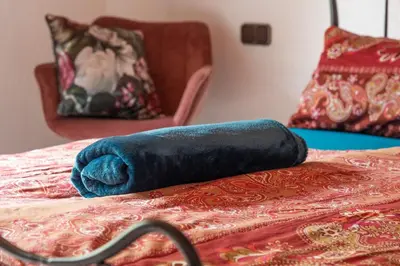 Ein Bett oder Betten in einem Zimmer der Unterkunft Idyll in Ammerseenähe mit Blick ins Grüne